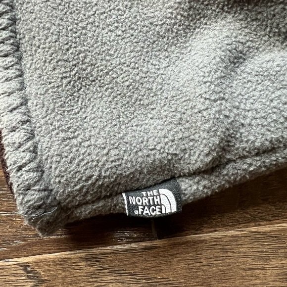 The North Face reversible fleece hat - Picture 3 of 3